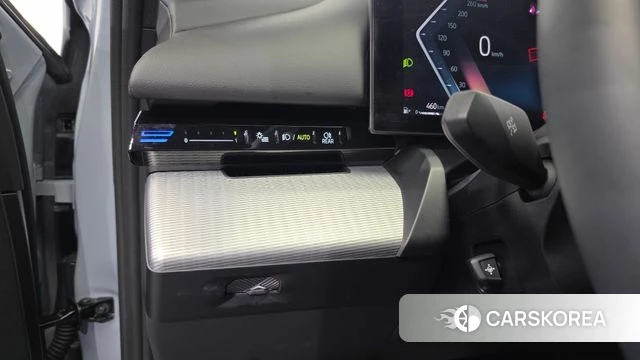 BMW 5 Series (G60) 2024 Светло-серебряный цвет из Кореи, фото 4
