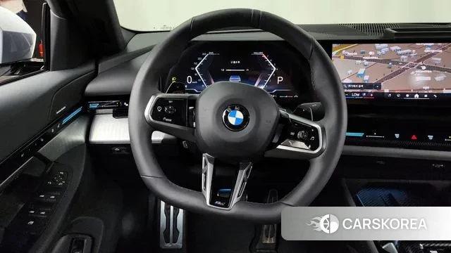 BMW 5 Series (G60) 2024 Светло-серебряный цвет из Кореи, фото 4