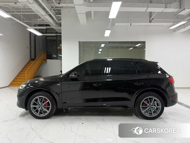 Audi Q5L 2025 Черный из Китая, фото 4