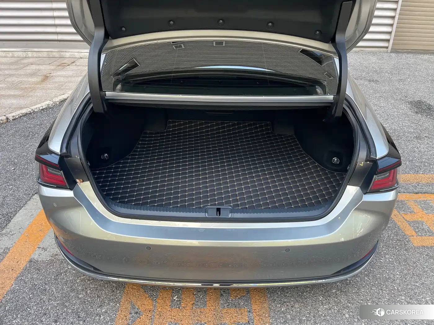 Lexus ES 2025 Silver/gray из Китая, фото 4