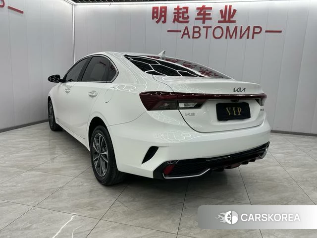 Kia K3 2023 Белый из Китая, фото 4