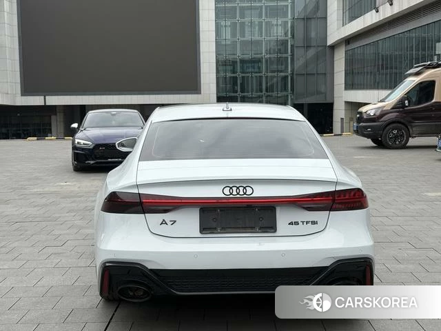 Audi A7 2023 Белый из Китая, фото 4