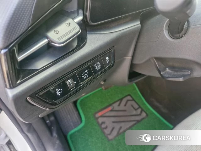 Kia Di Ol Nu Niro 2023 Серебристо-серый из Кореи, фото 4