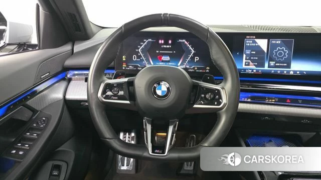 BMW 5 Series (G60) 2024 Цвет галактики из Кореи, фото 4