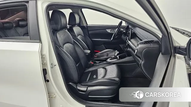 Kia The New K3 2nd generation 2021 Белый из Кореи, фото 4