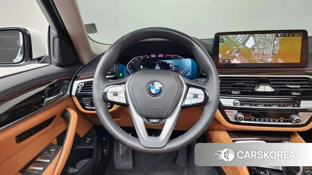 BMW 5 Series (G30) 2022 Белый из Кореи, фото 4