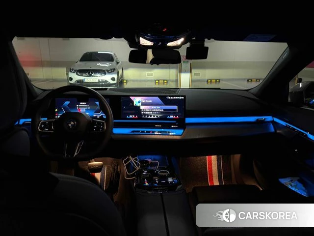 BMW 5 Series (G60) 2025 Серебристо-серый из Кореи, фото 4