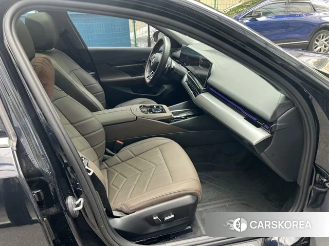 BMW 5 series 2025 Черный из Китая, фото 4