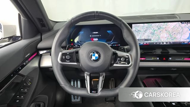 BMW 5 Series (G60) 2023 Белый из Кореи, фото 4