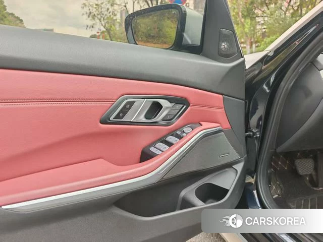 BMW 3 series 2023 Серебристо-серый из Китая, фото 4