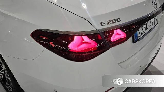 Mercedes-Benz E-Class W214 2025 Белый из Кореи, фото 4