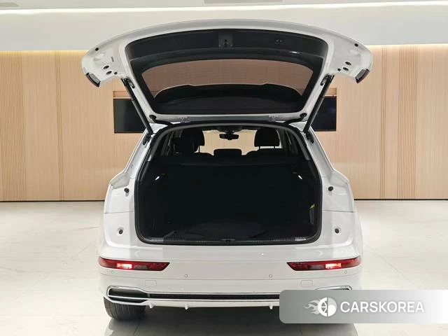 Audi Q5L 2019 Белый из Китая, фото 4