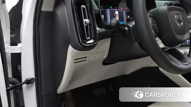 Volvo XC40 2023 Белый из Кореи, фото 4