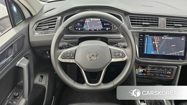 Volkswagen Tiguan second Generation 2022 Белый из Кореи, фото 4