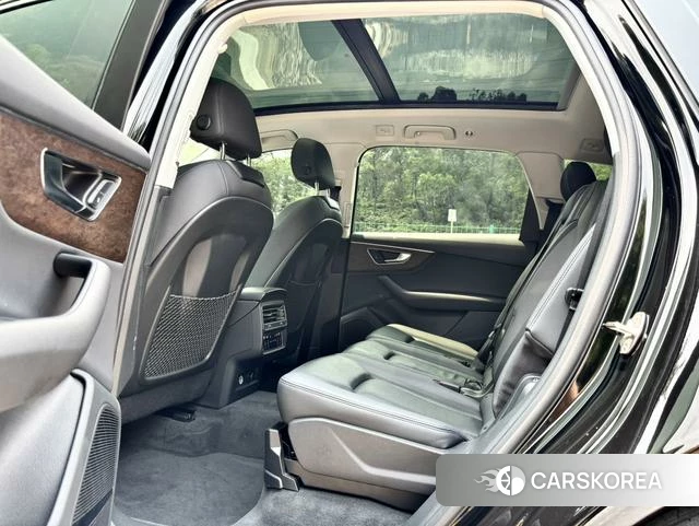 Audi Q7 2023 Черный из Китая, фото 4