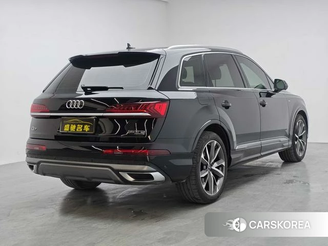 Audi Q7 2021 Черный из Китая, фото 4