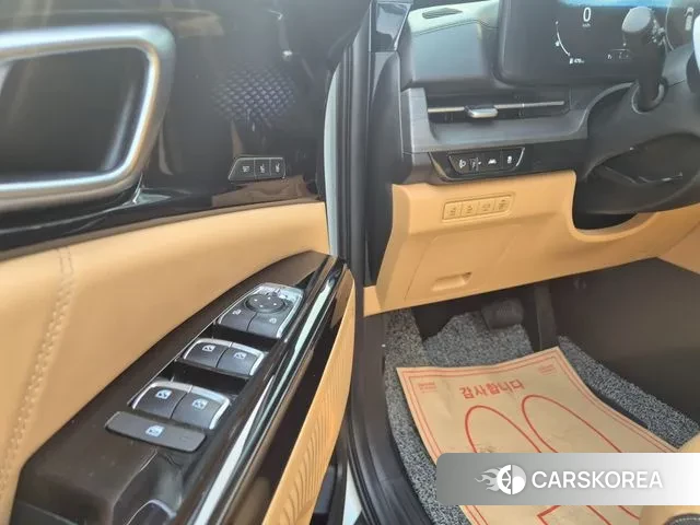 Kia Carnival 4th generation 2023 Жемчужный двухцветный из Кореи, фото 4