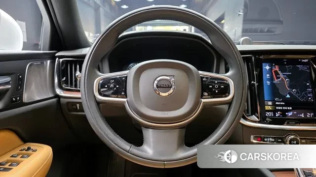Volvo S60 3rd generation 2022 Белый из Кореи, фото 4