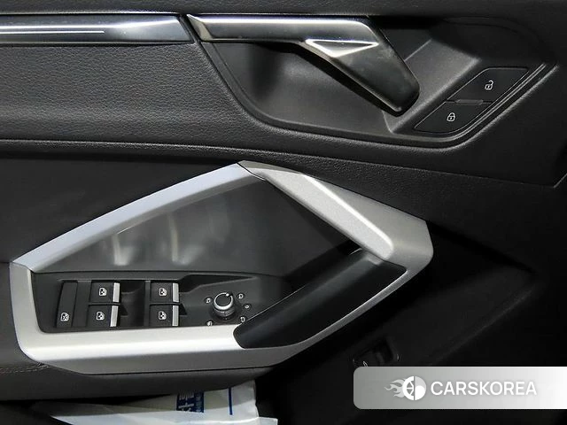 Audi Q3 (F3) 2023 Черный из Кореи, фото 4