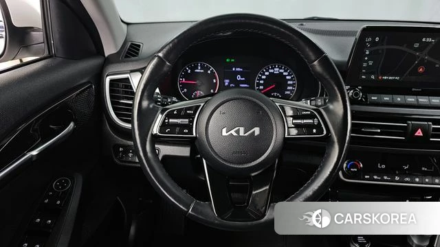 Kia Seltos 2022 Белый из Кореи, фото 4