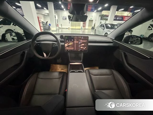 Tesla Model Y 2025 Черный из Китая, фото 4