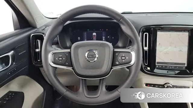 Volvo XC40 2023 Белый из Кореи, фото 4