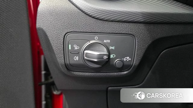 Audi Q2 2023 Красный из Кореи, фото 4