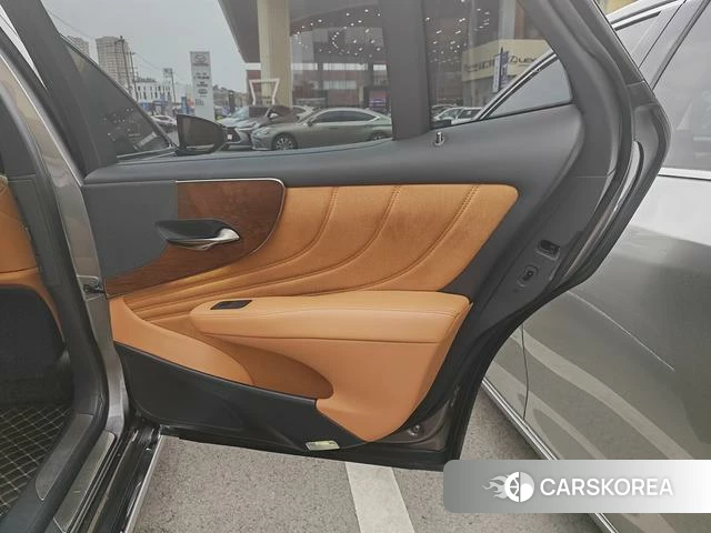Lexus LS 2022 Серебристо-серый из Китая, фото 4