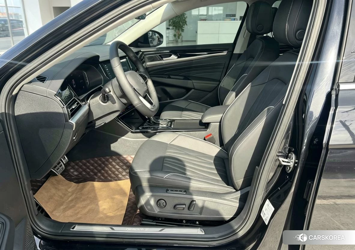 Volkswagen Passat 2023 Черный из Китая, фото 4