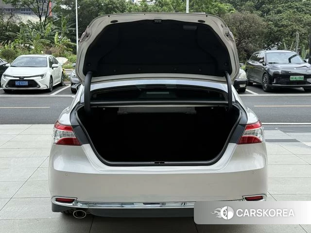 Toyota Camry 2024 Серебристо-серый из Китая, фото 4