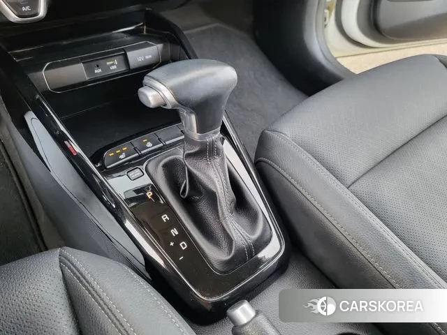 Kia Stonic 2018 Белый из Кореи, фото 4