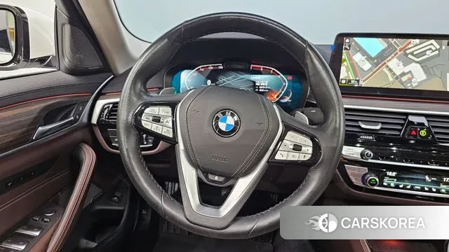 BMW 5 Series (G30) 2023 Белый из Кореи, фото 4