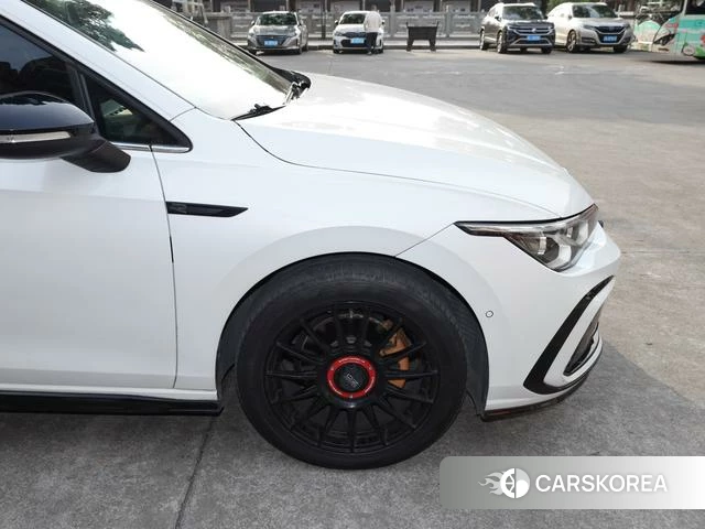 Volkswagen Golf 2023 Белый из Китая, фото 4