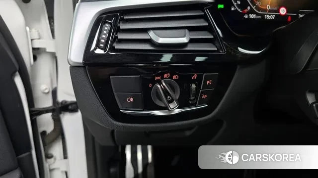 BMW 5 Series (G30) 2023 Белый из Кореи, фото 4