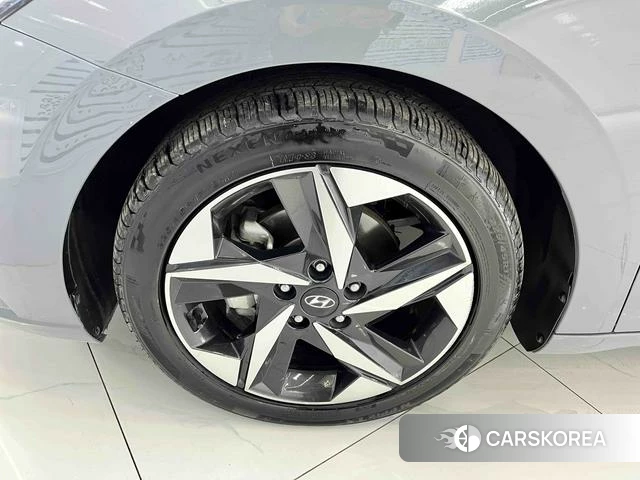 Hyundai Elantra 2023 Темно-серый из Китая, фото 4