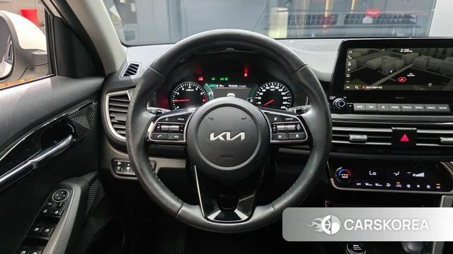 Kia Seltos 2022 Белый из Кореи, фото 4