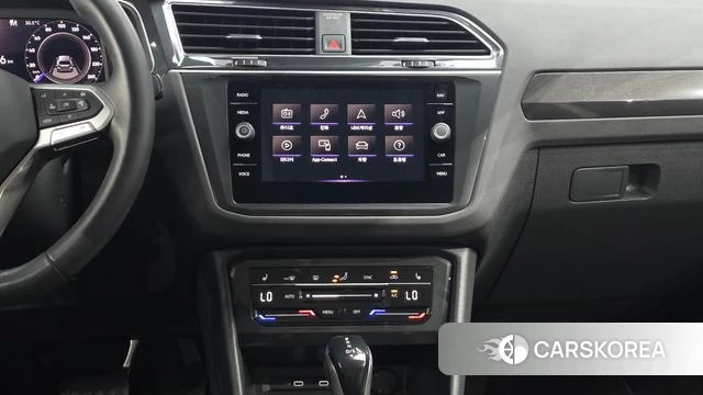 Volkswagen Tiguan second Generation 2022 Белый из Кореи, фото 4