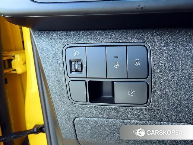 Hyundai Staria 2023 Желтый из Кореи, фото 4