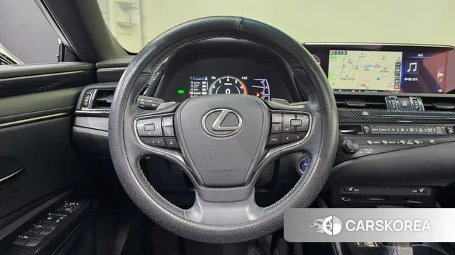 Lexus ES300h 7th generation 2018 Серебристо-серый из Кореи, фото 4