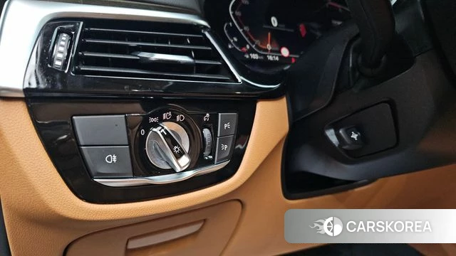 BMW 5 Series (G30) 2021 Черный из Кореи, фото 4
