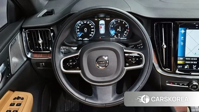 Volvo V60 Cross-Country 2nd Generation 2022 Серебряный из Кореи, фото 4