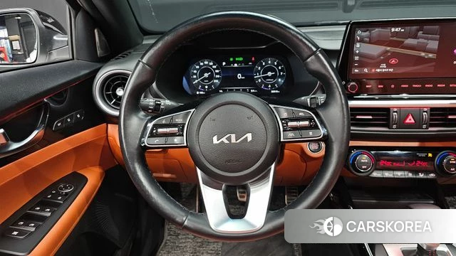 Kia The New K3 2nd generation 2023 Белый из Кореи, фото 4