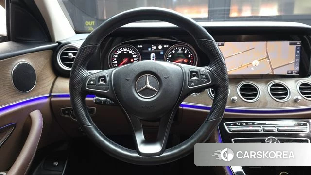 Mercedes-Benz E-Class W213 2018 Белый из Кореи, фото 4