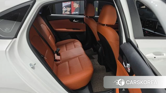 Kia The New K3 2nd generation 2023 Белый из Кореи, фото 4