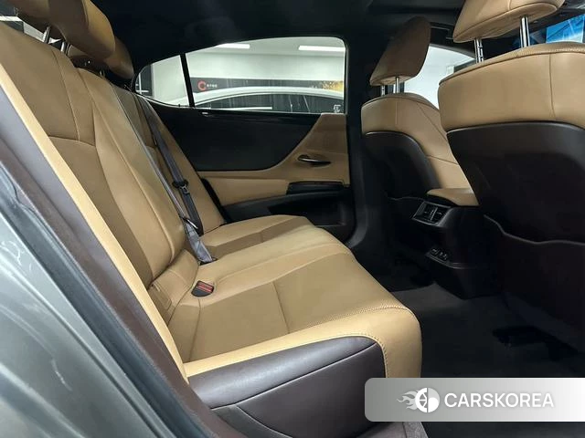 Lexus ES 2021 Серебристо-серый из Китая, фото 4