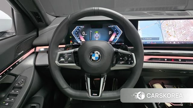 BMW 5 Series (G60) 2025 Светло-серебряный цвет из Кореи, фото 4