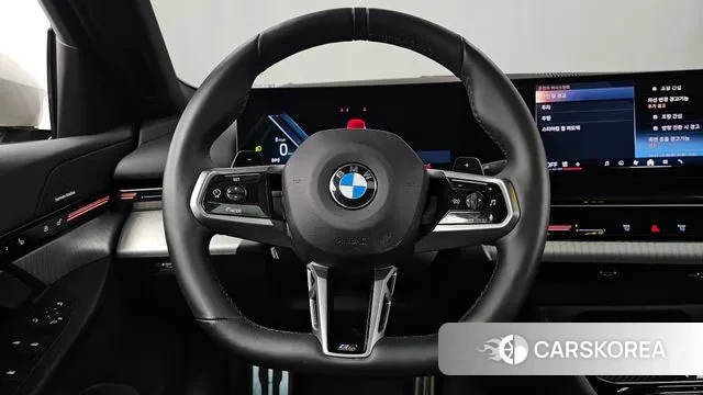 BMW 5 Series (G60) 2023 Белый из Кореи, фото 4