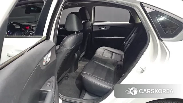 Kia The New K3 2nd generation 2022 Белый из Кореи, фото 4