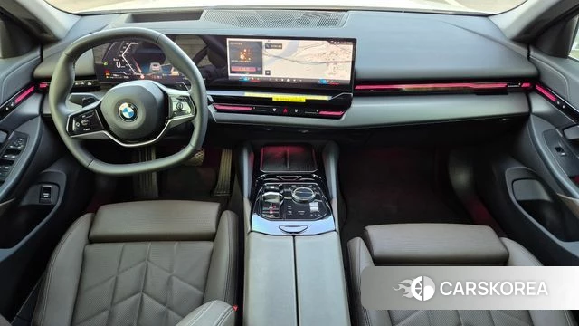 BMW 5 Series (G60) 2024 Белый из Кореи, фото 4