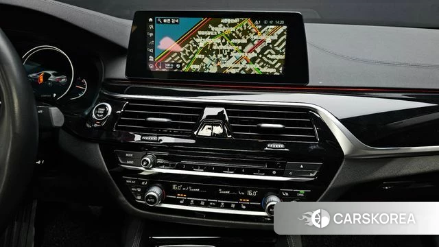 BMW 5 Series (G30) 2018 Белый из Кореи, фото 4